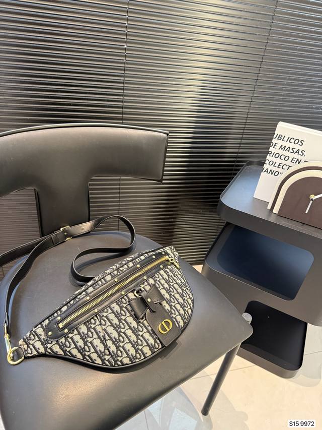Pendant 20 Everyone will praise it when they carry it Dior's new lunch box bag T