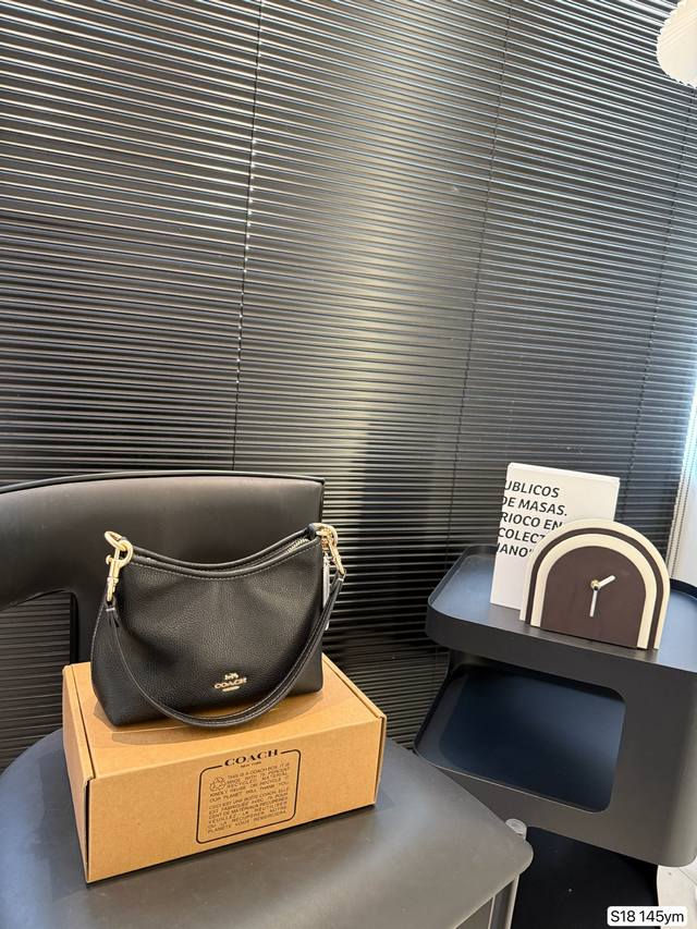 Classic embossed fashion must-have backpack Lv Discovery small backpack is made