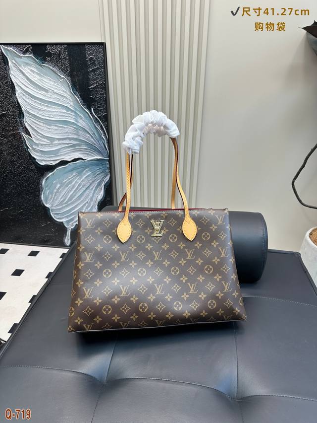 The Diorcaro leather goods series is named after Mr. Dior's sister Catherine Dio