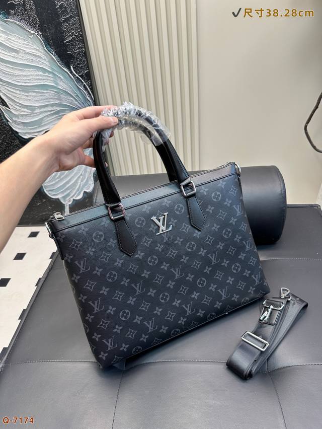 with box Chanel drawstring bucket bag Comfortable and classic Showing fashion an