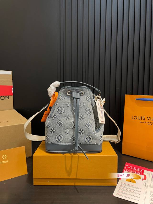 with box Size: 18*20Cm Chanel Duma Backpack The bag has a great texture! Light g
