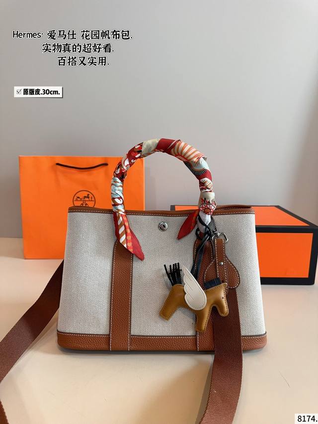Saint Laurent Hobo Limited Edition The new Le 5A7 canvas model looks really good