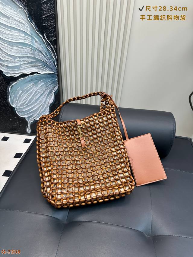 with folding box size 25.19 Coach Rowan18 Boston When I first carried this bag t