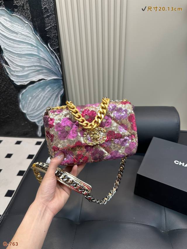 Variable chip with folding box size 27.17 Lv denim ingot underarm bag This denim