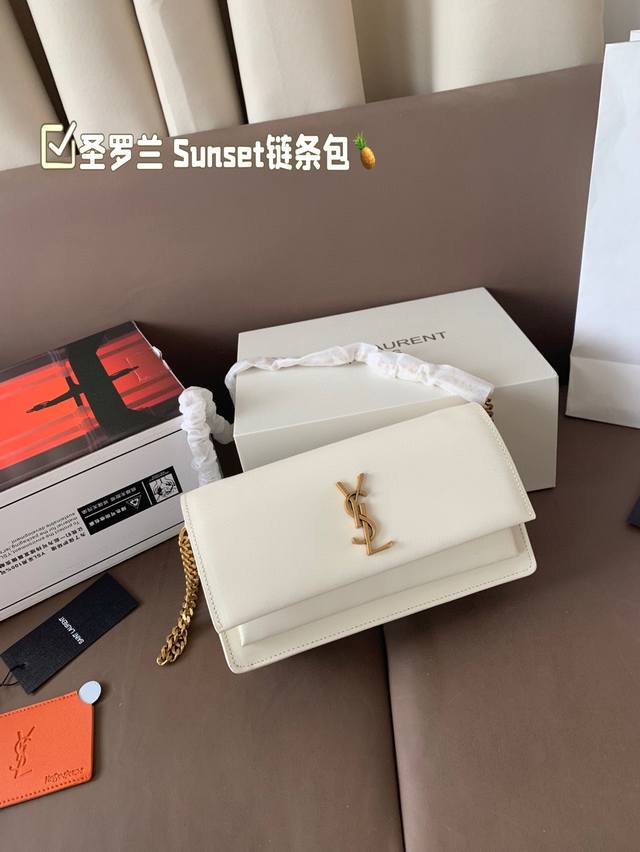 with gift box. Lv Speedy Pillow Bag This Retiro handbag is made of the iconic Lv