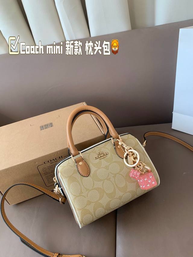 with gift box. Saint Laurent Niki Hobo Bag New YSL Saint Laurent has long been t