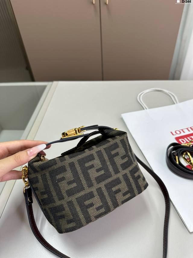 with gift box Miu Miu Pleated Bowling Bag The texture is so beautiful The upper