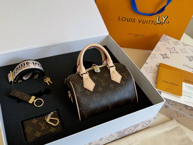 Fendi Fendi Little Monster By The Way series Soft rivet style little devil handb