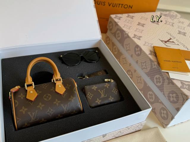 with box Fendi envelope three-in-one bag One shoulder or crossbody is no problem