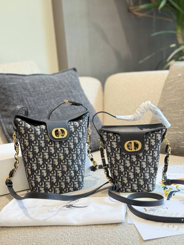 Men's bag with folding box recommendation, Lv men's messenger bag! Two layers of
