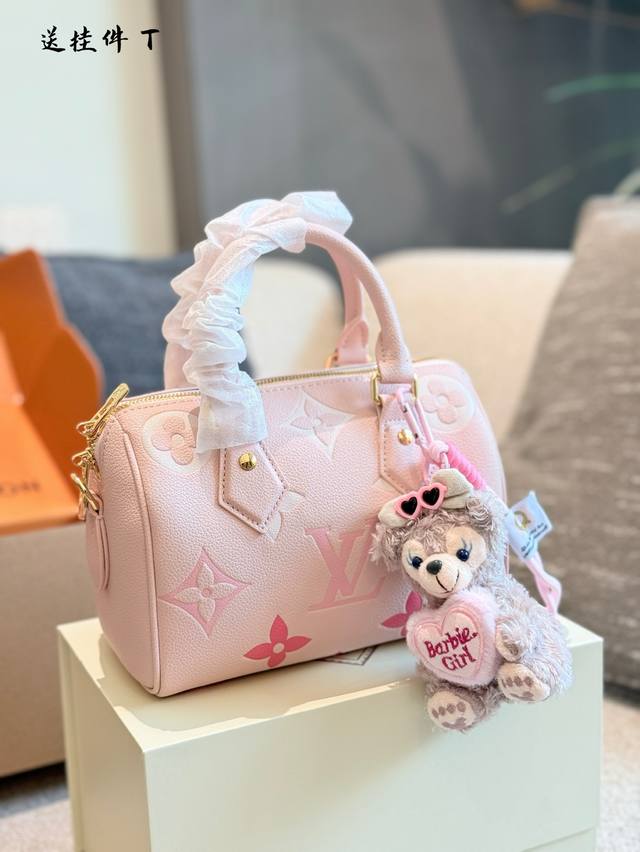 Lv Mahjong Bag Men's Bag reinterprets the classic design of the 1990s with a han