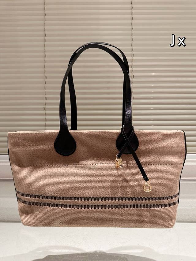 with box Cool messenger bag! Men's messenger Simple matching is very handsome! A