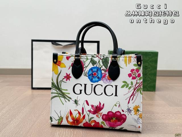 with folding box Dior bucket bag imported sheepskin with pendant, top workmanshi
