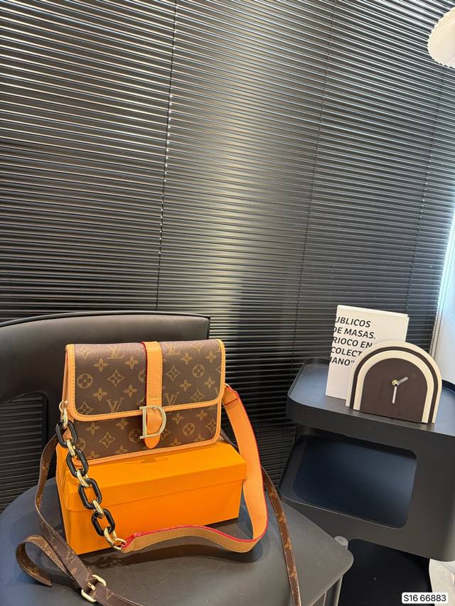 with box Coach's new armpit bag is so cool in hot girl style It's so beautiful a