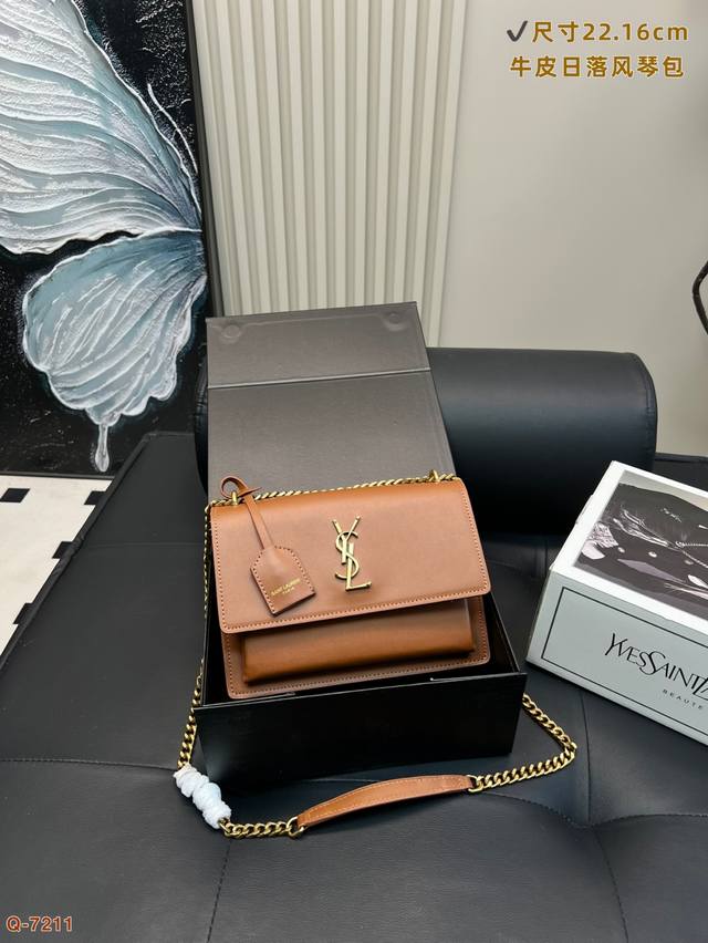 Chanel backpack Cute and lovely The cutest backpack of this season Size 17*21 Fo