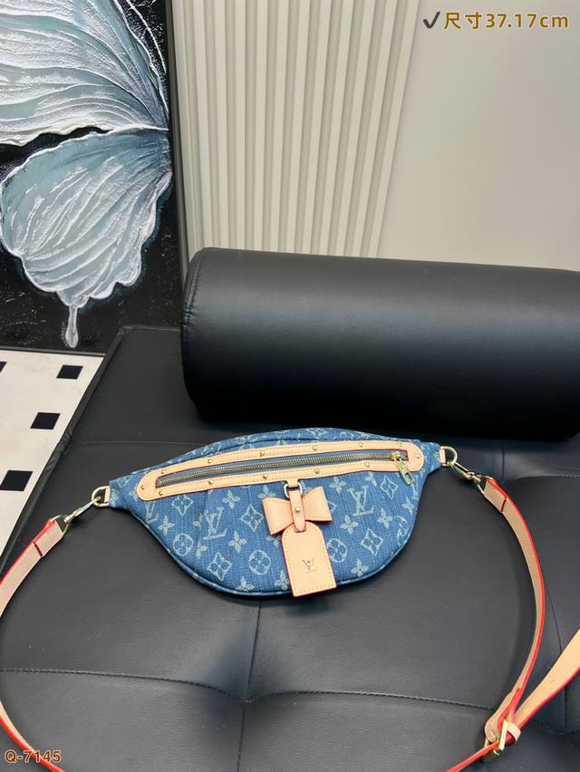 folding box size 15.18 Tory Burch Tb rhinestone drawstring bucket bag