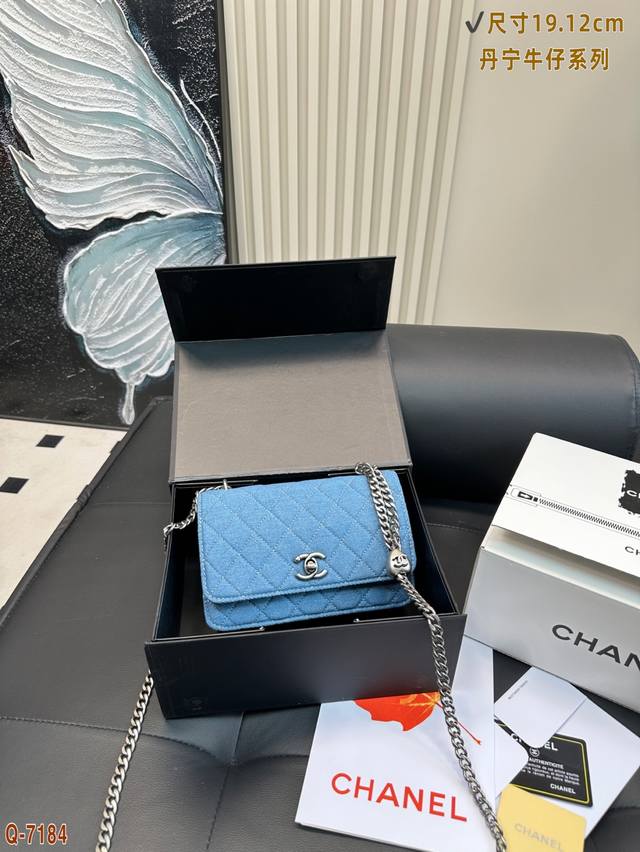 Gucci Cool Pillow Bag Large capacity can be carried by hand or crossbody A must-