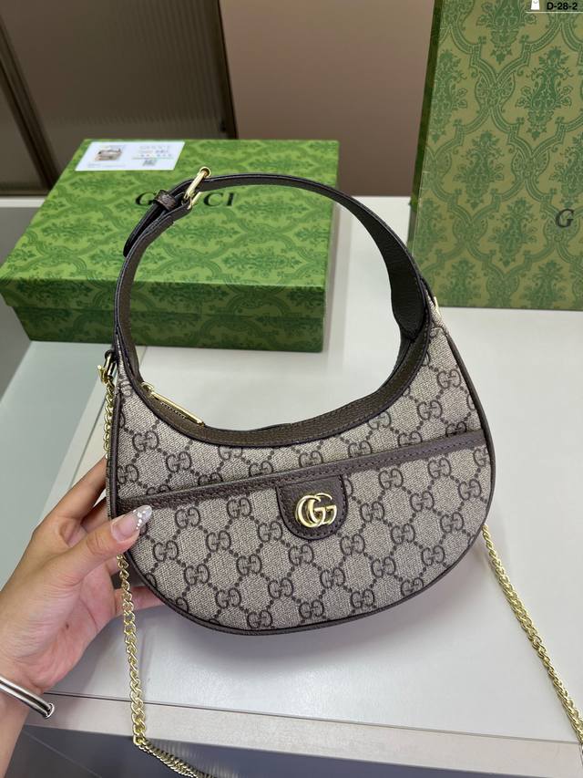 It is indeed Celine The heart-moving model of the medical bag The new bag type O