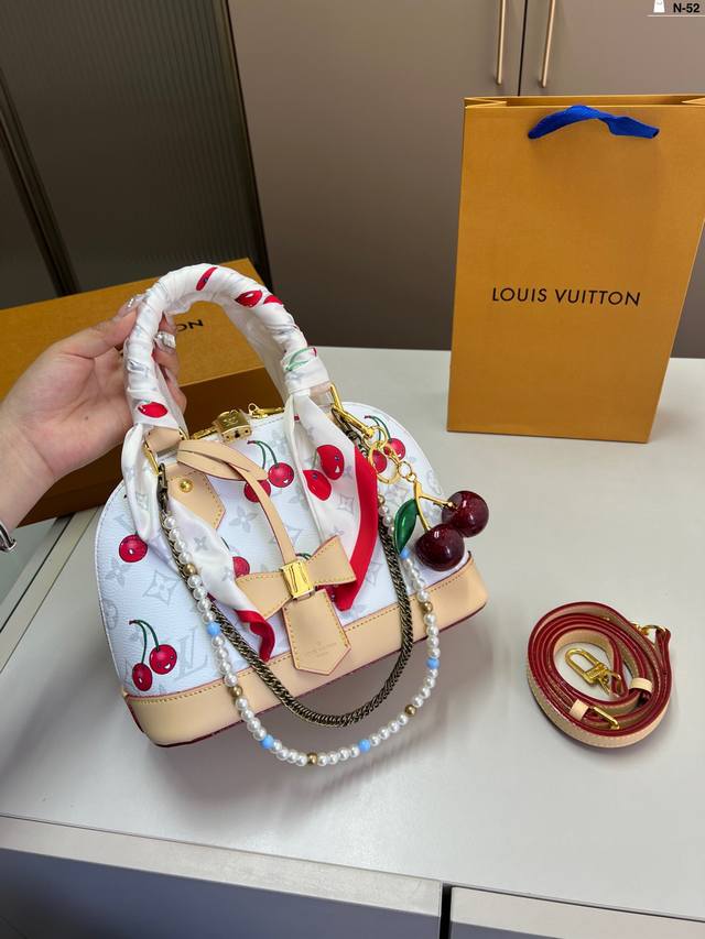 with sunglasses 50 folding gift box Size: 17*10Cm Chanel counter synchronized ne