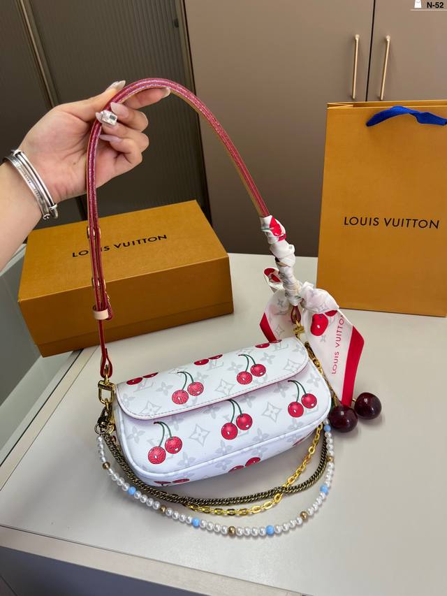 with sunglasses 50 folding gift box Size: 17*10Cm Chanel counter synchronized ne