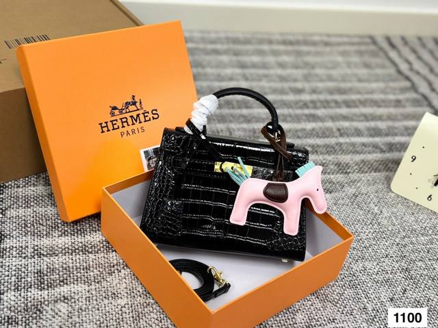 with box This year's Celine Arc de Triomphe series is a must-have, it's so beaut