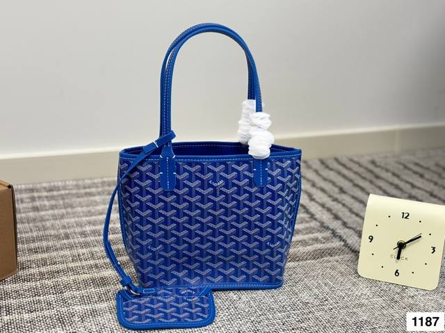 with box This year's Celine Arc de Triomphe series is a must-have, it's so beaut