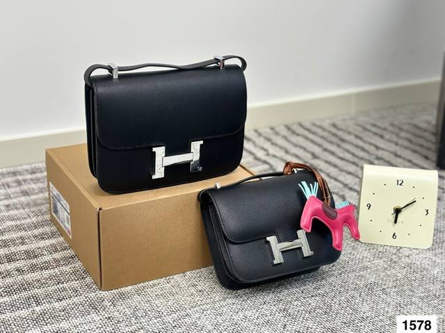 Folding box size 19*11cm Chanel 25P Boston bowling chain handbag Retro and elega