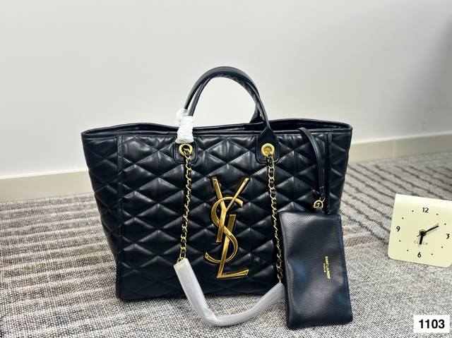 Folding box size 19*11cm Chanel 25P Boston bowling chain handbag Retro and elega