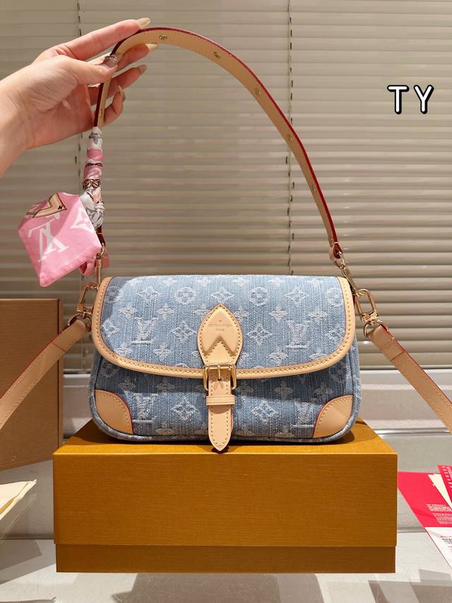 with gift box Hermes wallet It is really delicious and square and super cute Siz