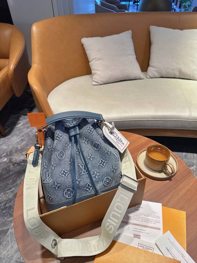 with gift box Hermes wallet It is really delicious and square and super cute Siz