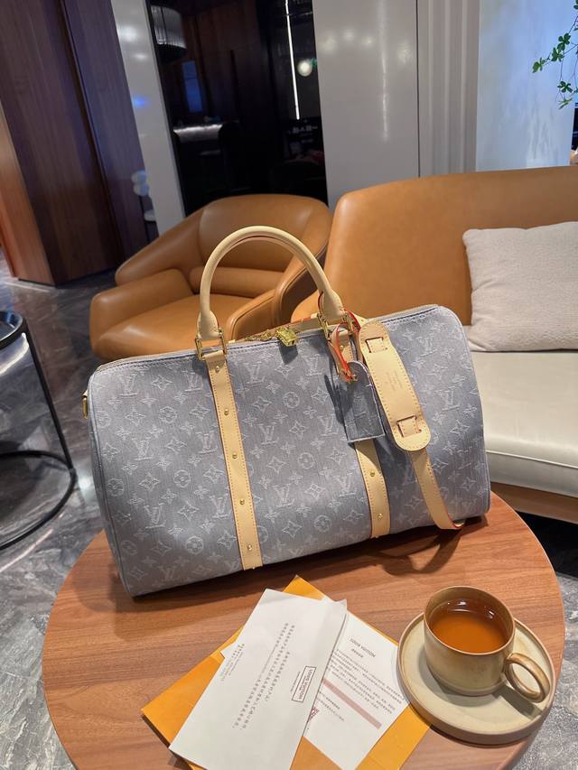 with airplane box folding box Lv painted pillow bag spring and summer show serie
