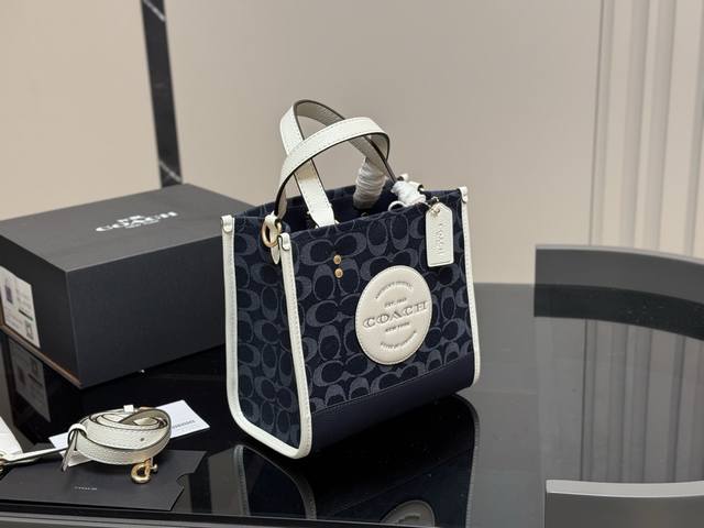 with mirror airplane box Yves Saint Laurent Retro and elegant, full of high-end
