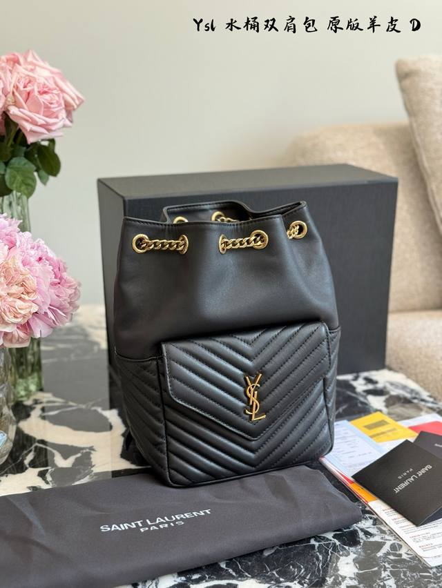 Gucci Cool Coin Purse Can only hold lipstick, cards, keys, money and the like ~
