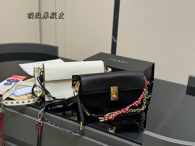Lv Soul Trunk Men's Crossbody Soft Box Bag The classic lock is the finishing tou