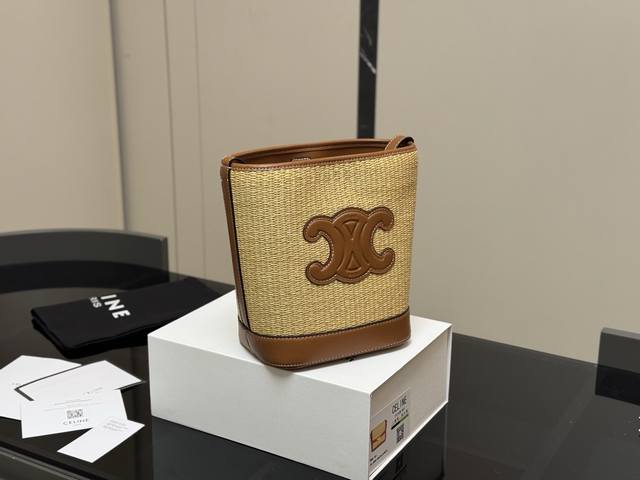 Lv Bosphore Mini Handbag Retro Bosphore series, with simple lines and compact co