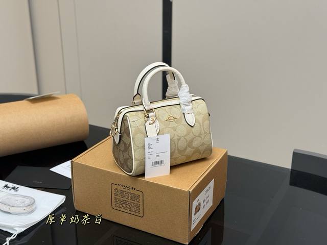 Lv Bosphore Mini Handbag Retro Bosphore series, with simple lines and compact co