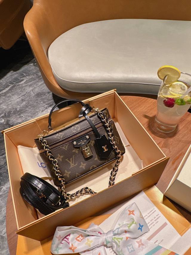 Cowhide version with pendant Lv Speedy pillow bag The lining is the same as the