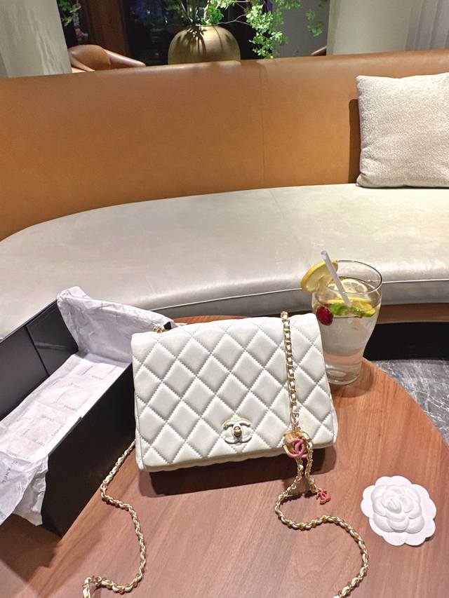 Gift box packaging Lv vintage messenger bag flap handbag, popular online model T