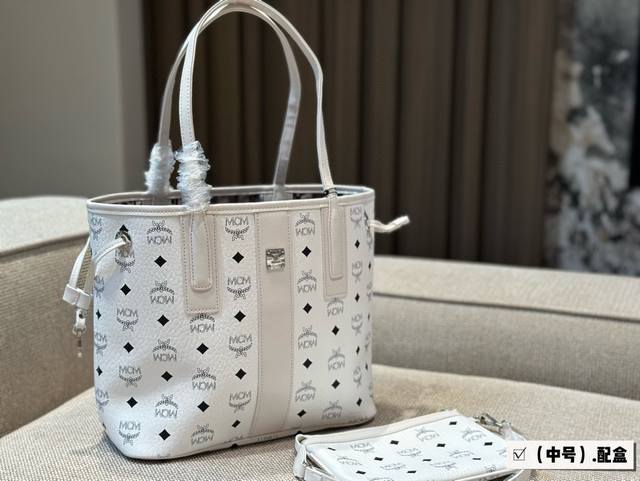 Gift box packaging Coach can hold all the Tote bags in the world. Go for it! Cha