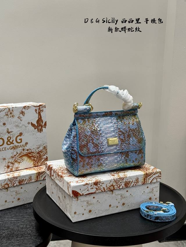Folding gift box packaging Coach Mini shopping bag The shopping basket is cute a