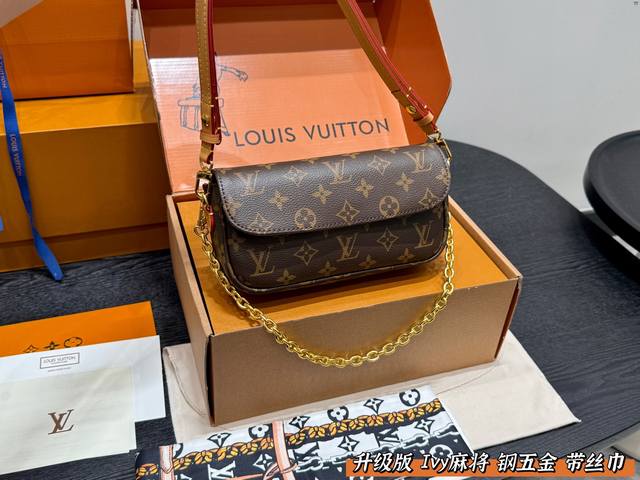 Comes with box and comes with liner and counter ribbon Original Dior Tote The to