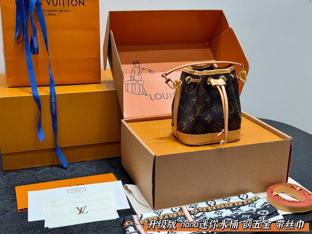 Comes with box and comes with liner and counter ribbon Original Dior Tote The to