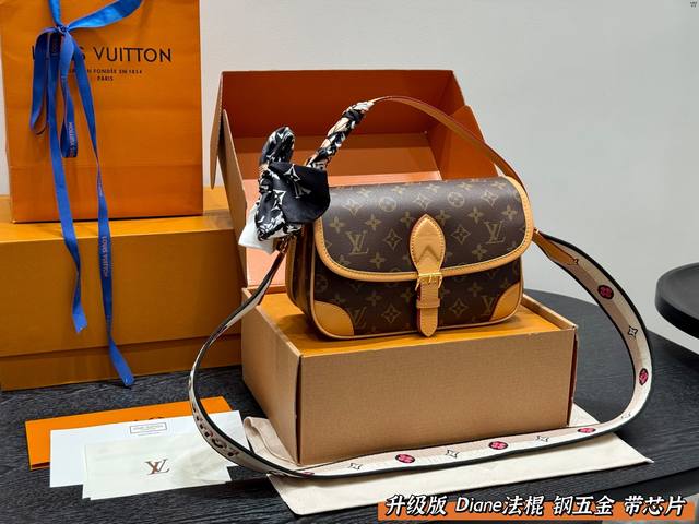 replica version with box Size: 23*27Cm L denim bucket bag The versatile style is