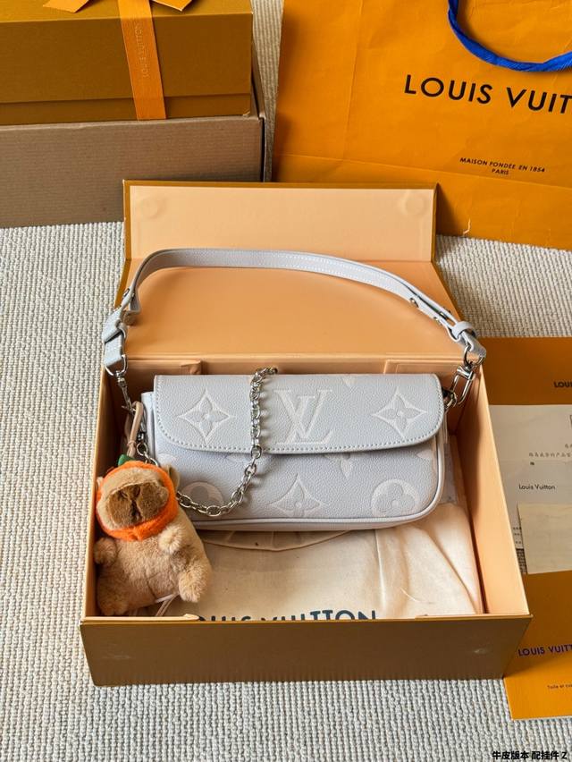 Lv new handbag Capucines