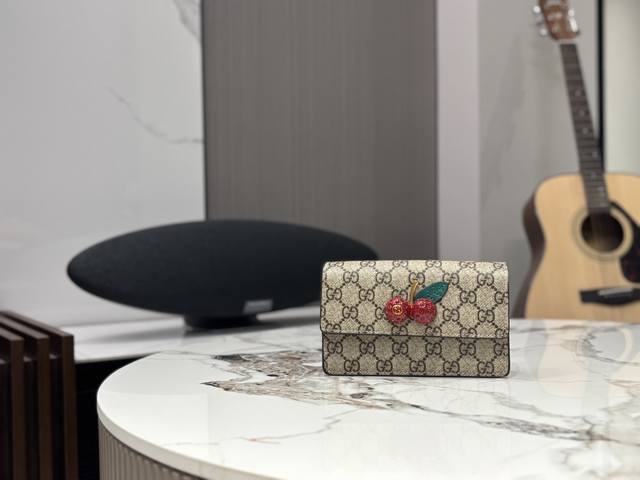 Cool Gucci Shell Bag. Unisex style Classic series unique artistic atmosphere D-3