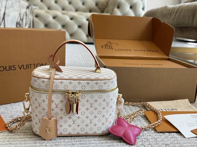 Full gift box packaging With scarf + pendant Size: 20cm Hermes Kellymini second