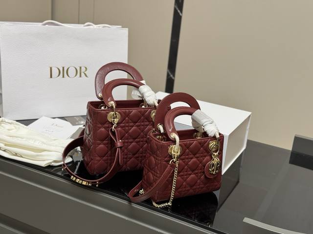 Replica original cloth Top original Dior presents the 2025 Spring and Summer Ser