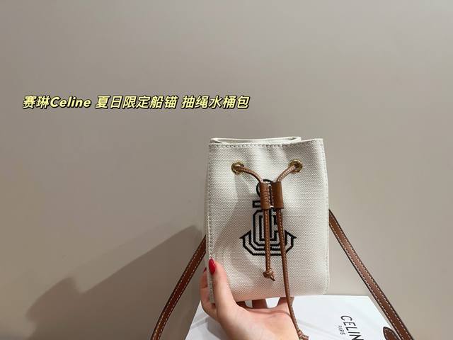 Upgraded gift box Coach Boston pillow bag Super classic and fashionable Unexpect
