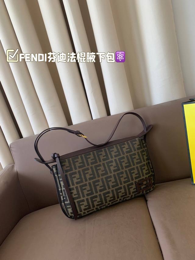 Loewe denim underarm bag can be carried on both sides As for this Loewe denim un