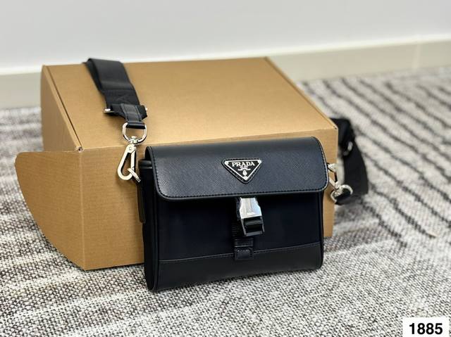Dior Saddle Woc chain bag clutch bag Dior's lines are so beautiful that you will